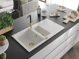 Mexen Matias granite sink 1.5-bowl with drainer and Flora kitchen faucet, white - 6502-20-670401-57-G