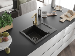Mexen Enzo granite kitchen sink single-bowl with drainer and Rita kitchen faucet, black/gold metallic - 6506-75-670300-50-B