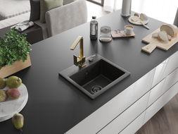 Mexen Milo 1-bowl granite sink with Rita kitchen faucet, black/gold metallic - 6505-75-670300-50-B