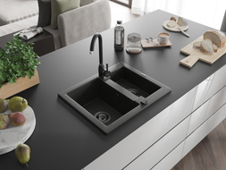 Mexen Carlos granite kitchen sink 1.5-bowl 582 x 475 mm, black/gold metallic, black siphon - 6518581500-75-B