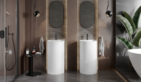 Wooden accessories in a boho-style bathroom