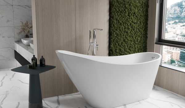 Cozy bathroom in earth colors - moss wall